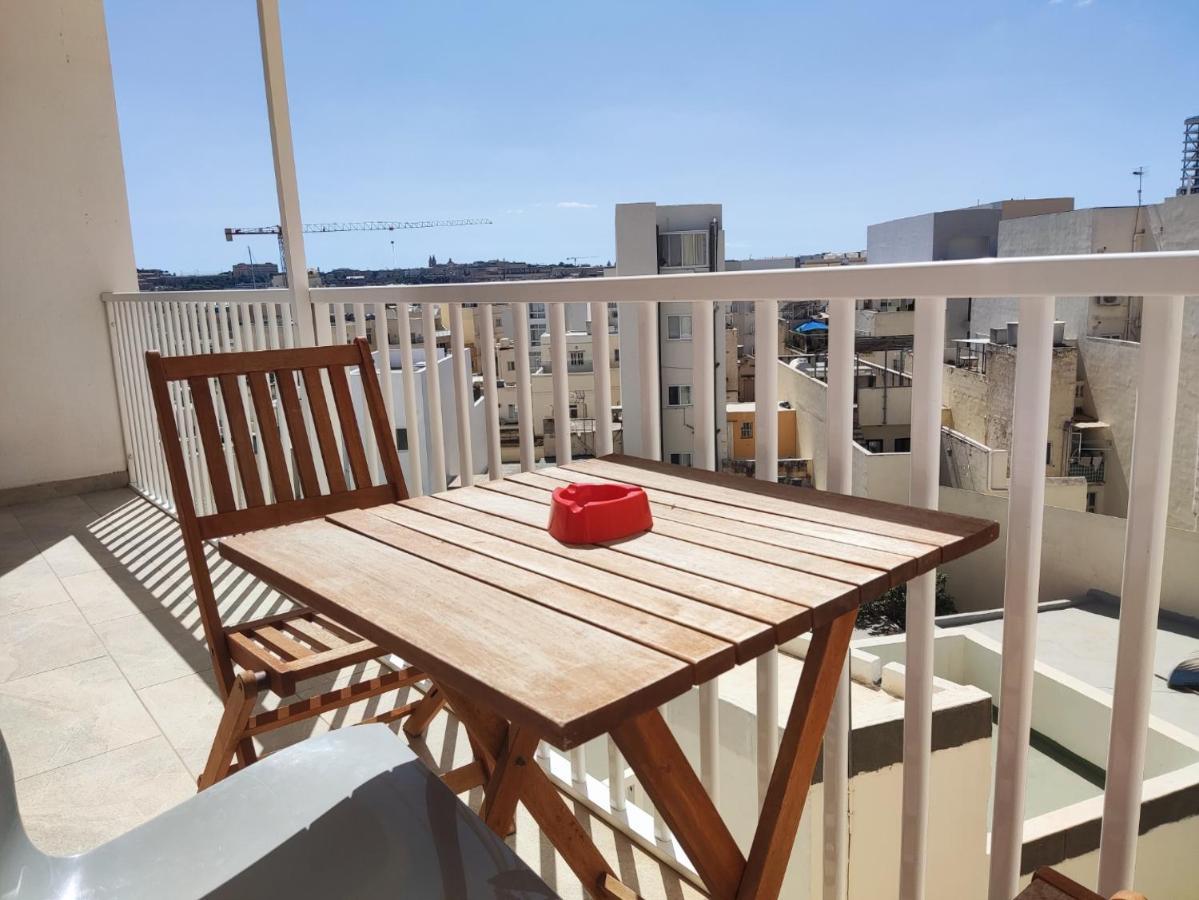 Modern Apartment In Gzira Bagian luar foto