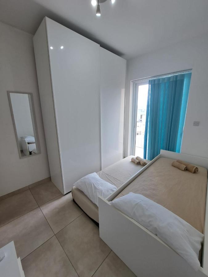 Modern Apartment In Gzira Bagian luar foto